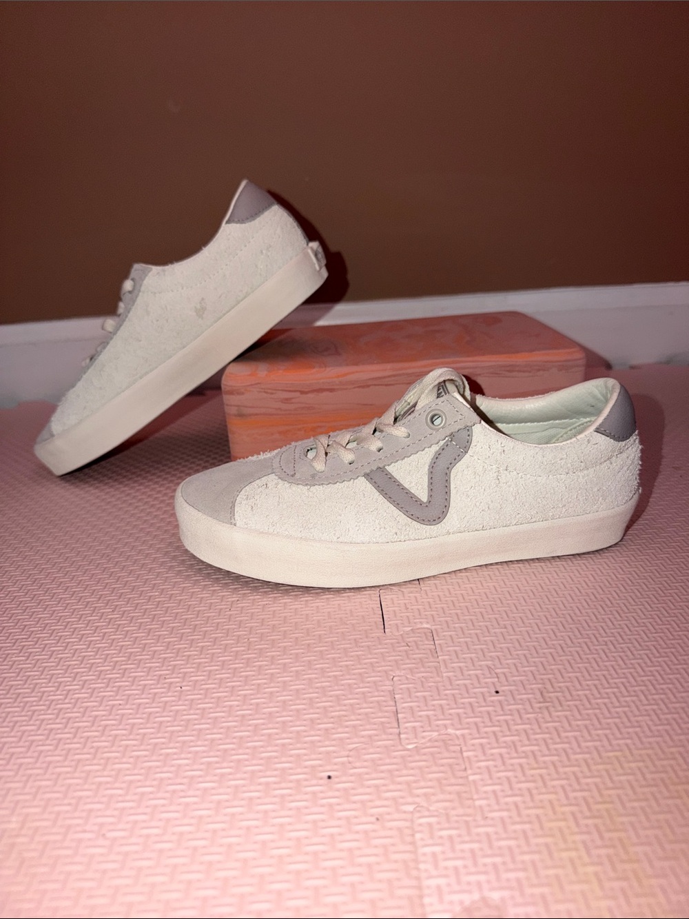 Vans Low-Top in Off-White and Light Gray (Men's 3.5 - Women's 5)